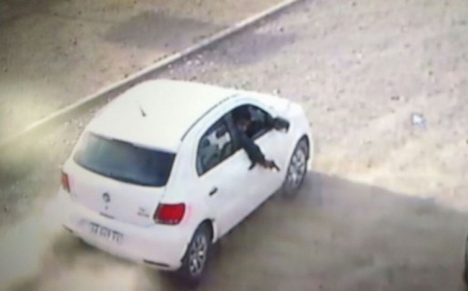 Balearon automóvil por una presunta mala maniobra