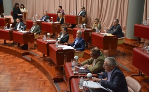 La Legislatura aprobó la remoción de los secretarios legislativo y habilitado