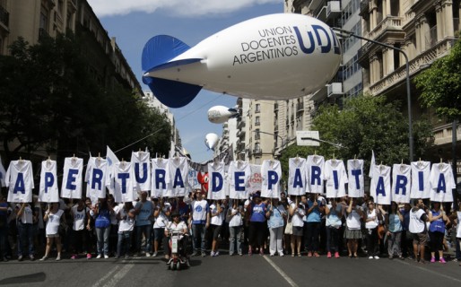 Desde todo el país, docentes marcharon a Plaza de Mayo