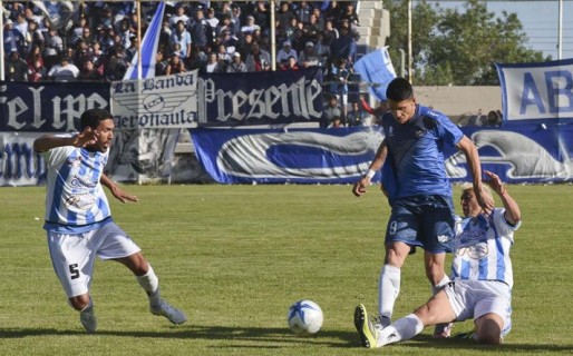 Mala tarde comodorense: Derrota de USMA y eliminación de Newbery