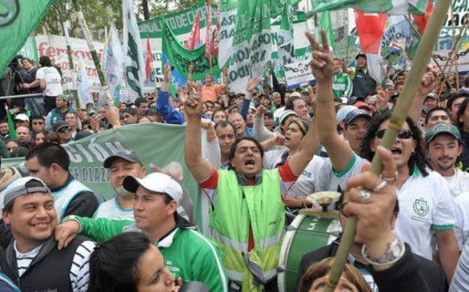 La CGT protestó pero no definió la fecha del paro