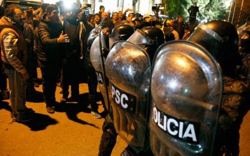 Graves disturbios en medio de una protesta contra Alicia Kirchner