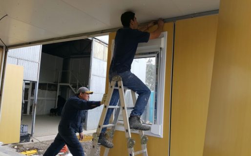 Comenzó la instalación de los módulos habitacionales para las familias damnificadas