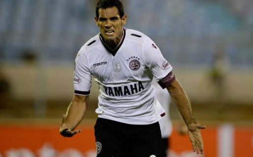 Lanús rescató un empate en Venezuela