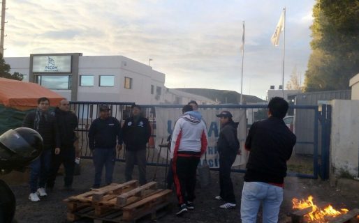 Vigiladores  mantienen bloqueado el ingreso a PECOM
