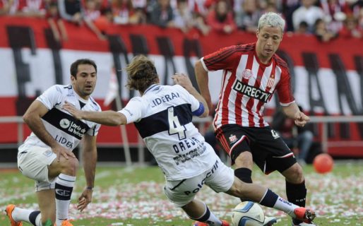 Estudiantes se quedó con el clásico de La Plata