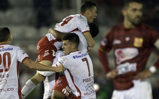 Huracán revirtió el 0-3 de la ida y avanzó en la Sudamericana