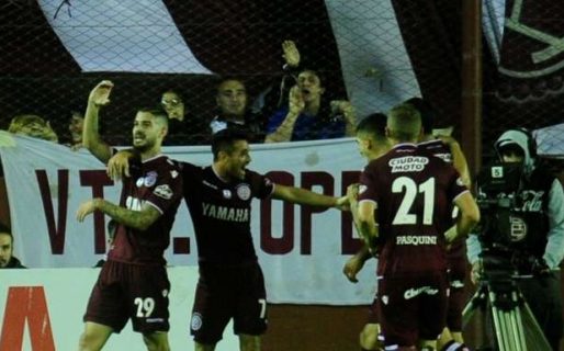 Lanús venció 2-0 a Vélez como local