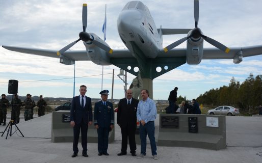 Quedó emplazado el Avión IA58 Pucará en la rotonda “Héctor Ramón Bordón”
