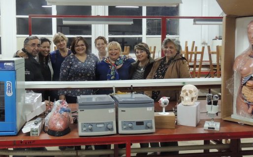 Tecpetrol entregó elementos de laboratorio al Instituto de Formación Docente Nº 807