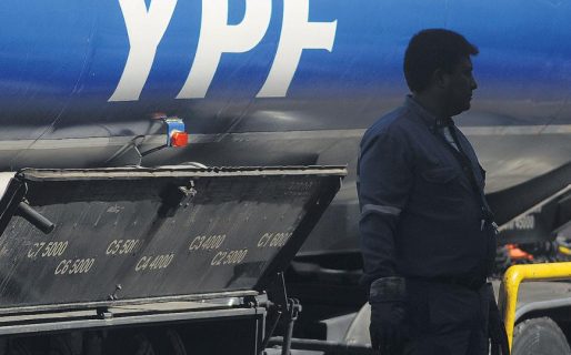 Vaca Muerta: YPF promete invertir pero recorta compras