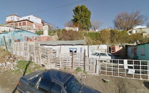 Incendio arrasó con una precaria vivienda en la ladera del cerro