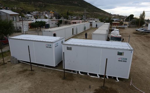 Cuatro familias comparten baño y no cuentan con servicios esenciales en los módulos
