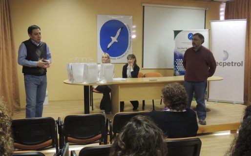 Tecpetrol entregó becas a estudiantes de Ingeniería en Petróleo y Geología