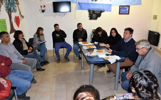 Menna se reunió en Esquel con Juntas Vecinales y con dirigentes de la UOCRA
