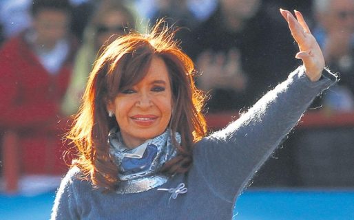 CFK sigue liderando encuestas rumbo a las PASO