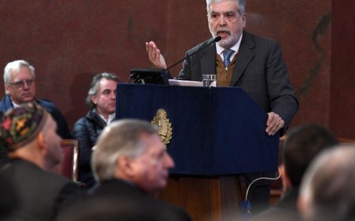 De Vido ratificó que no abandonará su banca