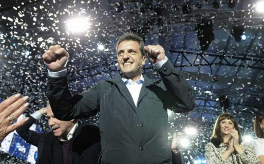 Massa lanzó su campaña con críticas para todos