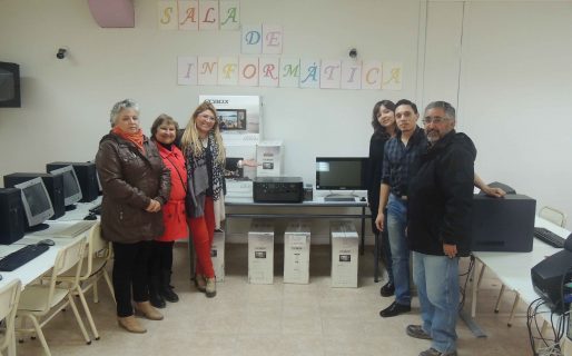 Tecpetrol entregó elementos de informática a la Escuela Nº 711