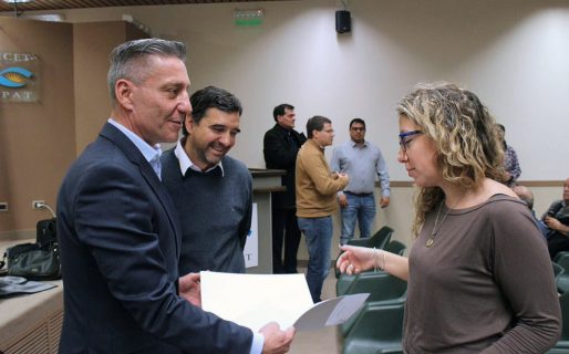 Arcioni se reunió en Madryn con instituciones civiles