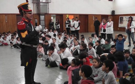 Los Granaderos recorrerán escuelas de la ciudad