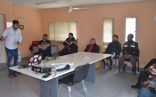 Personal de Defensa Civil y Seguridad se capacitan en rescate vehicular