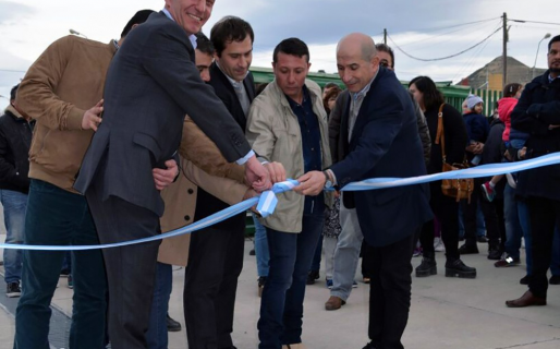 Arcioni acompañó a Petroleros Jerárquicos en la entrega de viviendas
