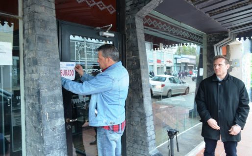 Clausuran dos locales en el centro por deuda impositiva