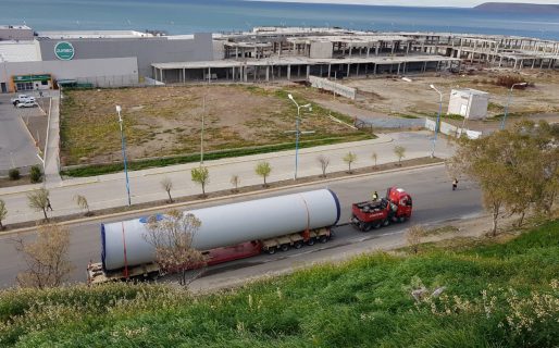 YPF comenzó con el traslado de equipos a su parque eólico