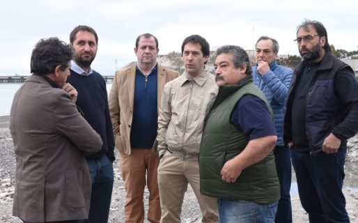 Con fuertes críticas al municipio Álvarez de Celis paseó por Caleta Córdova