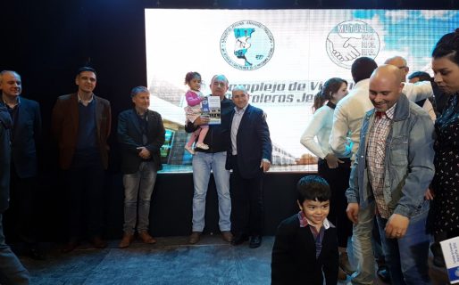 Mutual de Jerárquicos entregó títulos de propiedad del barrio de Km. 5