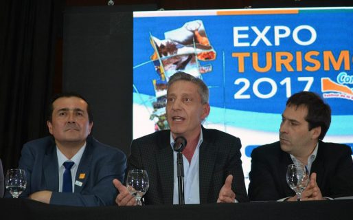 Arcioni participó de la inauguración de la Expo Turismo