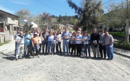 Menna cerró la campaña en Esquel con diálogo con vecinos