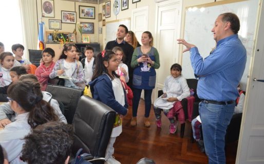 El intendente recibió a alumnos de la Escuela 197 “Centinela de la Patria”