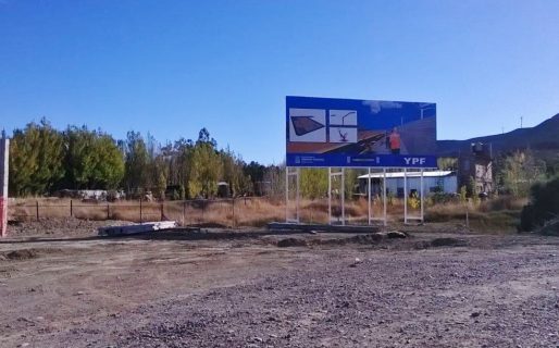 Frenan la explotación de YPF en las 64 viviendas de petroleros