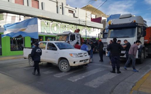 Camioneros cortan el acceso en Güemes y San Martín