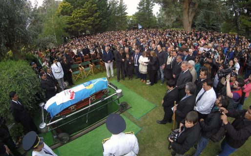 Emocionado adiós popular al Gobernador Mario Das Neves
