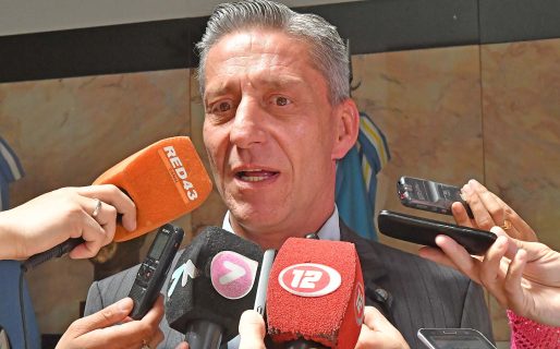 Arcioni y “un paquete de medidas” que suspende ingreso de empleados públicos