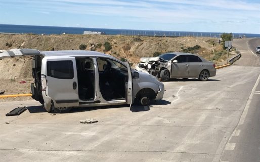 Dos vehículos chocaron frente al Chalet Huergo