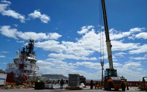 El puerto suspendió sus actividades para dar prioridad a la búsqueda