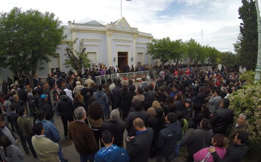 Multitudinaria despedida al gobernador Mario Das Neves