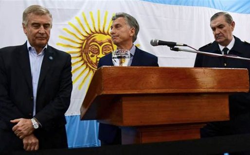 El Ministro de Defensa desplazó al jefe de la Armada
