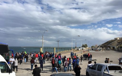 Trabajadores de la UOCRA bloquearon la playa de tanques