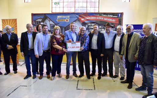 Arcioni entregó premios del Telebingo Chubutense