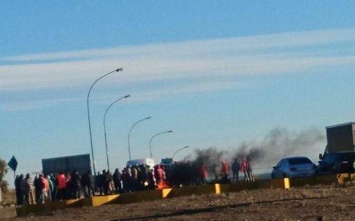 UOCRA realiza un piquete en el ingreso de Caleta Olivia