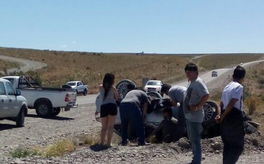 Grave choque y vuelco cerca de Cerro Dragón