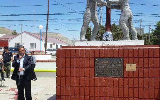 Se reinauguró el monumento al trabajador petrolero