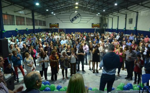 El Gobernador compartió brindis con militantes en Comodoro Rivadavia