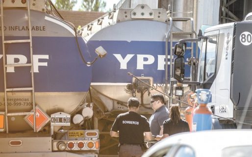 El operario al que le explotó el camión de YPF lucha por su vida