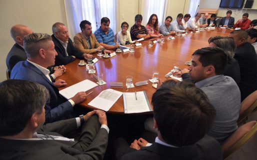 Arcioni se reunió con 20 jefes comunales de la provincia